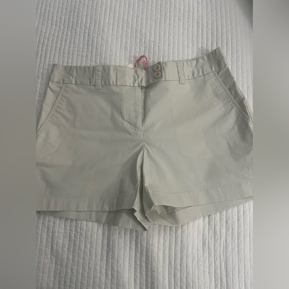 Vineyard Vines Dayboat Shorts - Khaki - Women’s size 6 - 3.5 inch inseam